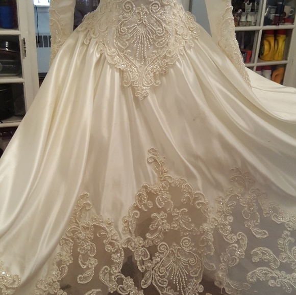 Cream beaded wedding dress - Picture 7 of 8